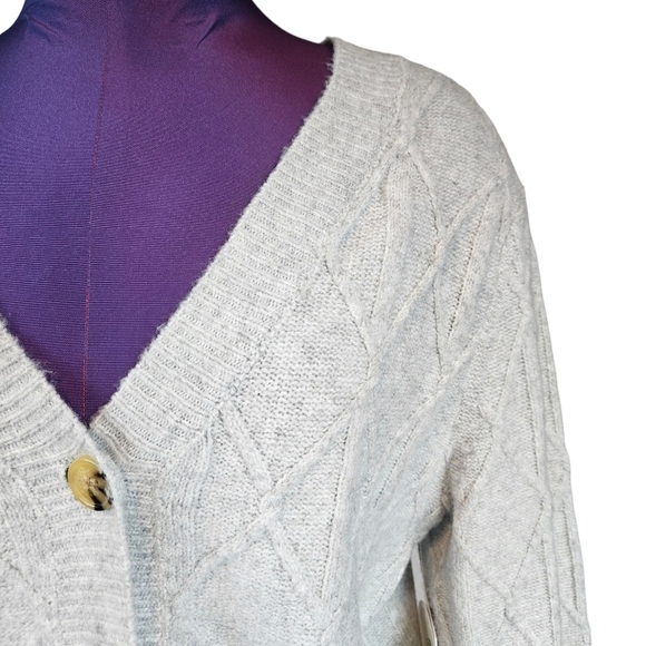 NWT Hazel‎ Moon Heather Gray Argyle Button Front Cardigan Sweater Size Medium R2 - Picture 2 of 9